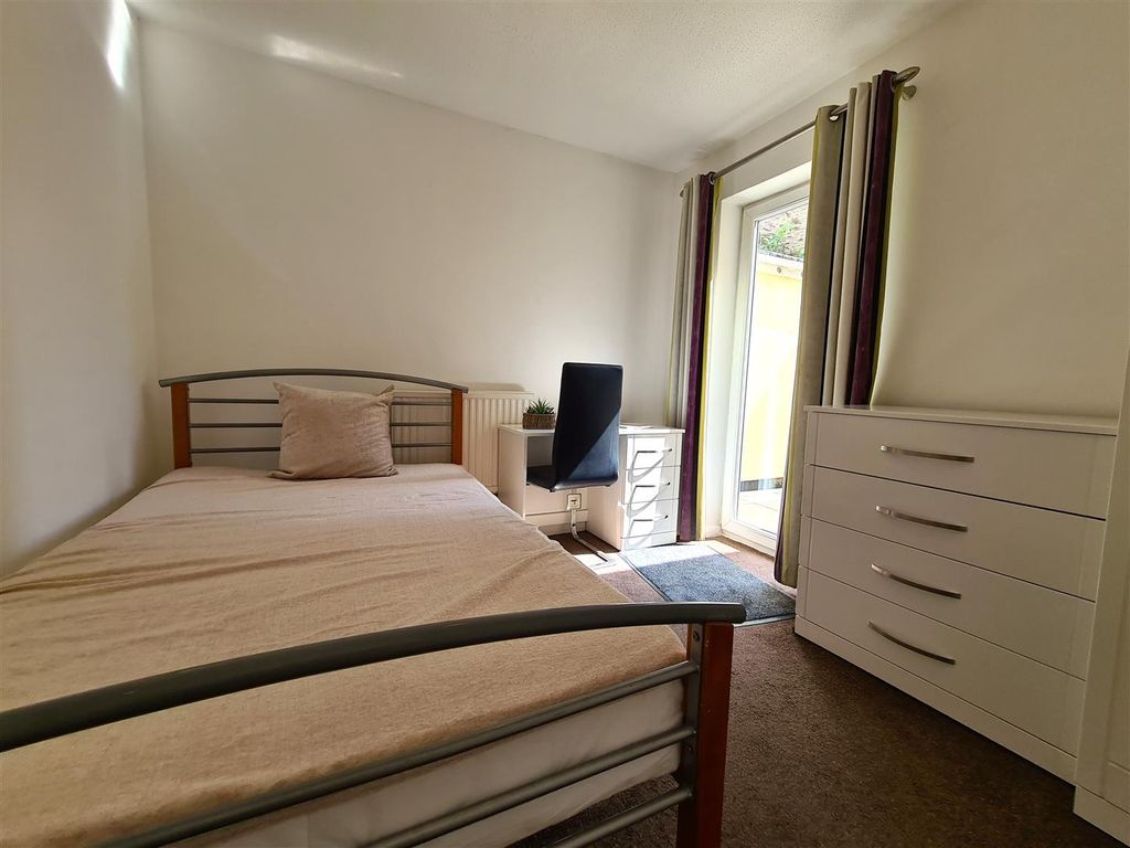 Property photo 2 of 11 Bedroom 1