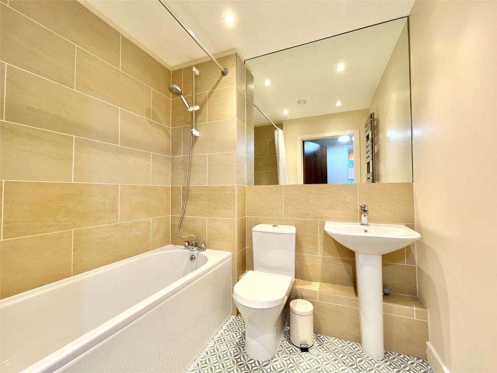 Property photo 3 of 21 Bathroom