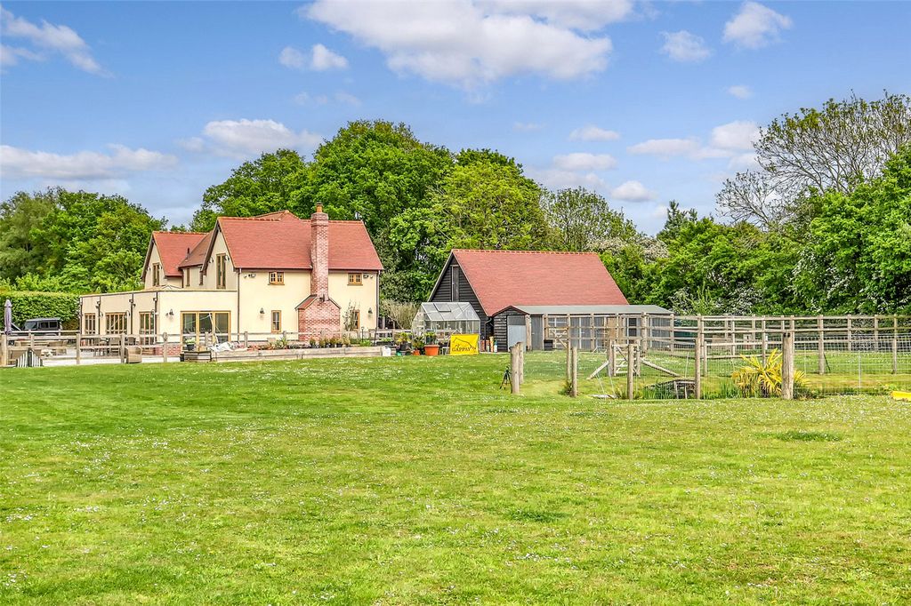 Property photo 1 of 21 Side View