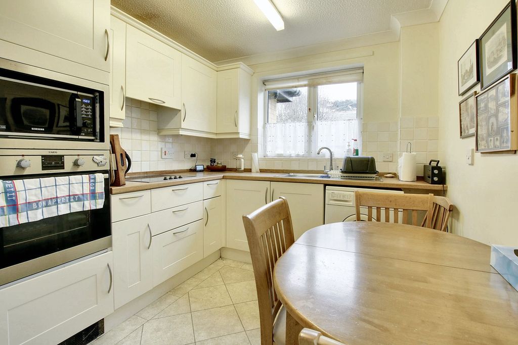 Property photo 3 of 19