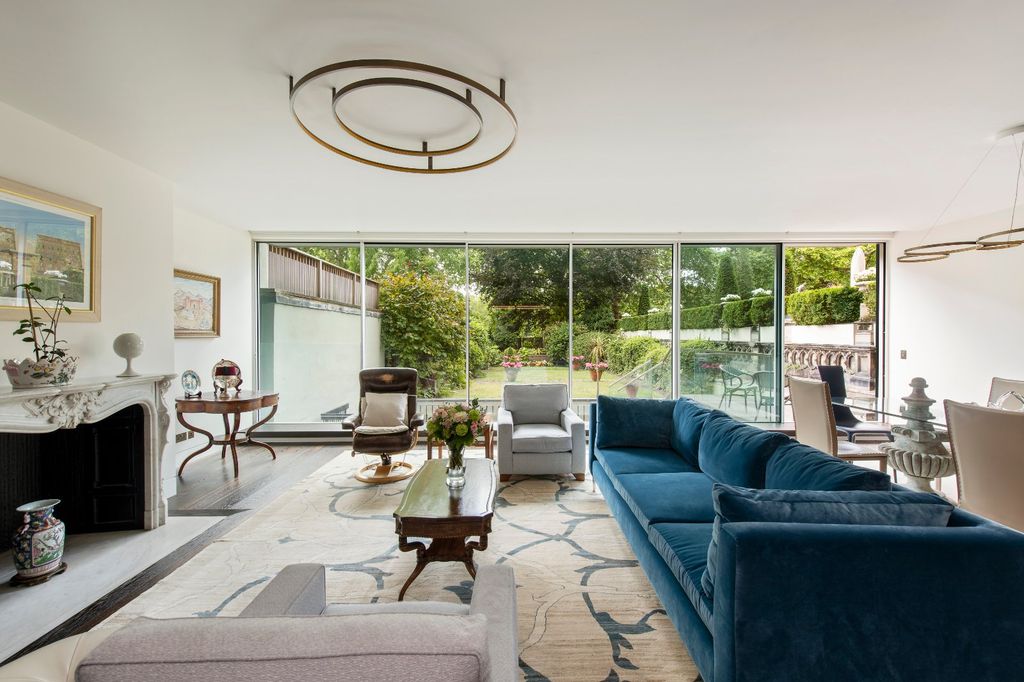 Property photo 3 of 36 Stunning Reception