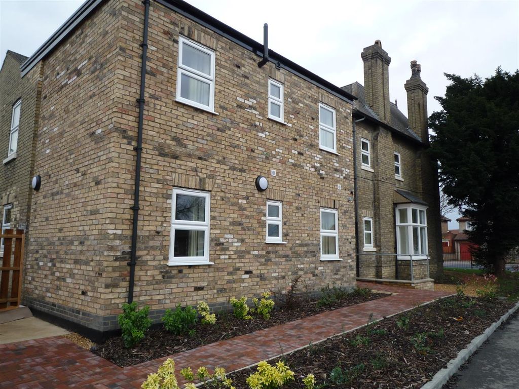 Property photo 3 of 8 52A-52c Fletton.Jpg