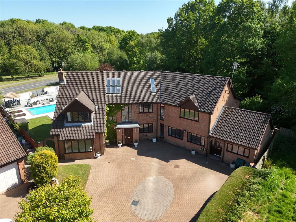 Property photo 2 of 35