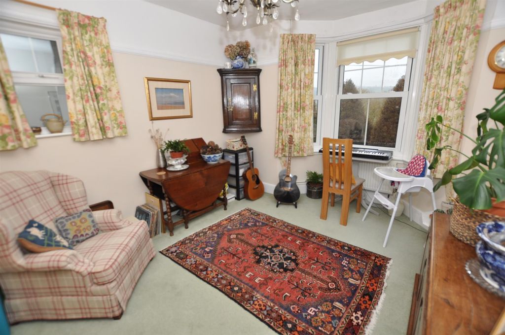 Property photo 3 of 32 Sitting Room