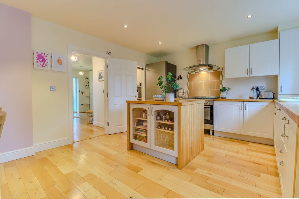 Property photo 3 of 23