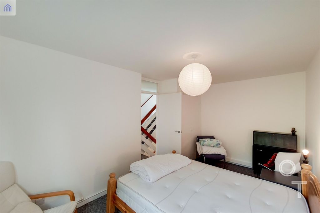 Property photo 3 of 10 Main+Bedroom