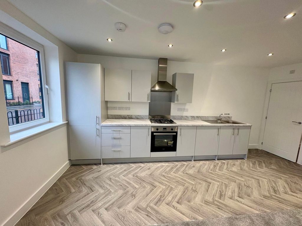 Property photo 3 of 11 Kitchen