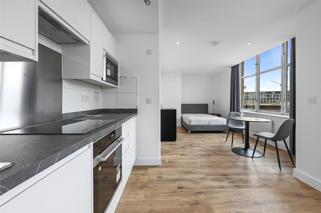 Property photo 2 of 12 Open Plan Studio