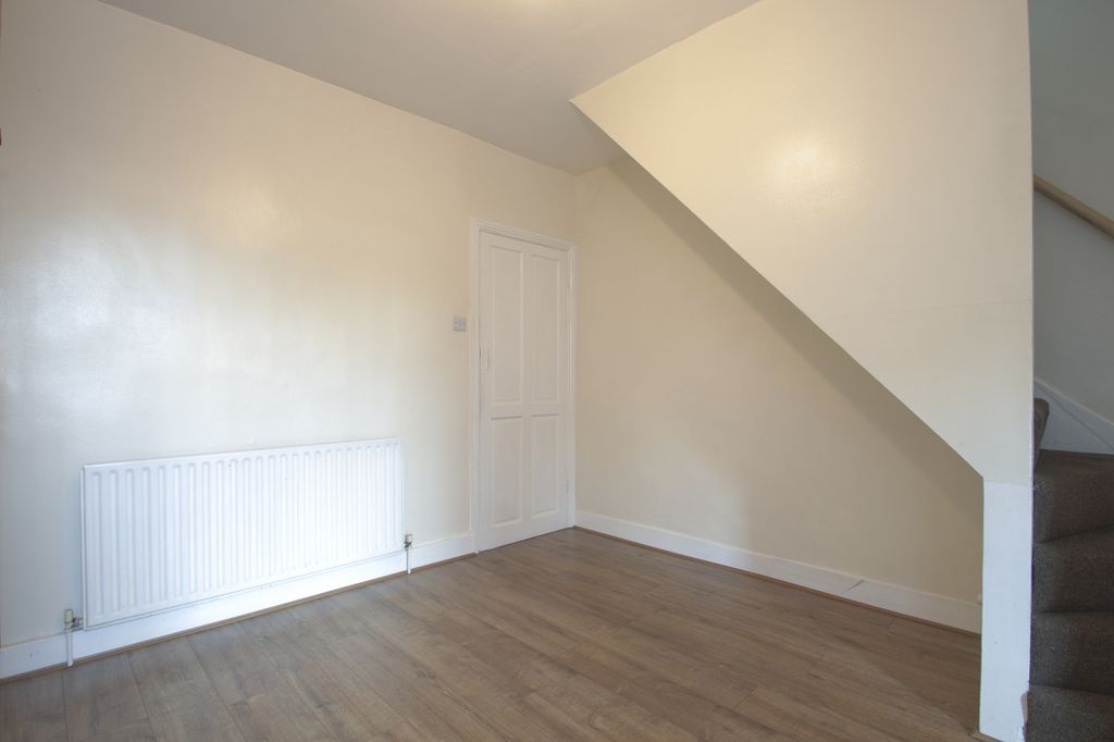 Property photo 3 of 8 Gallery