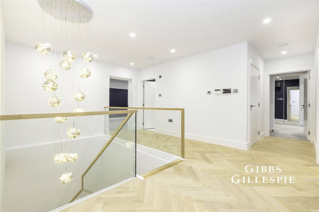 Property photo 2 of 23 Picture No. 34