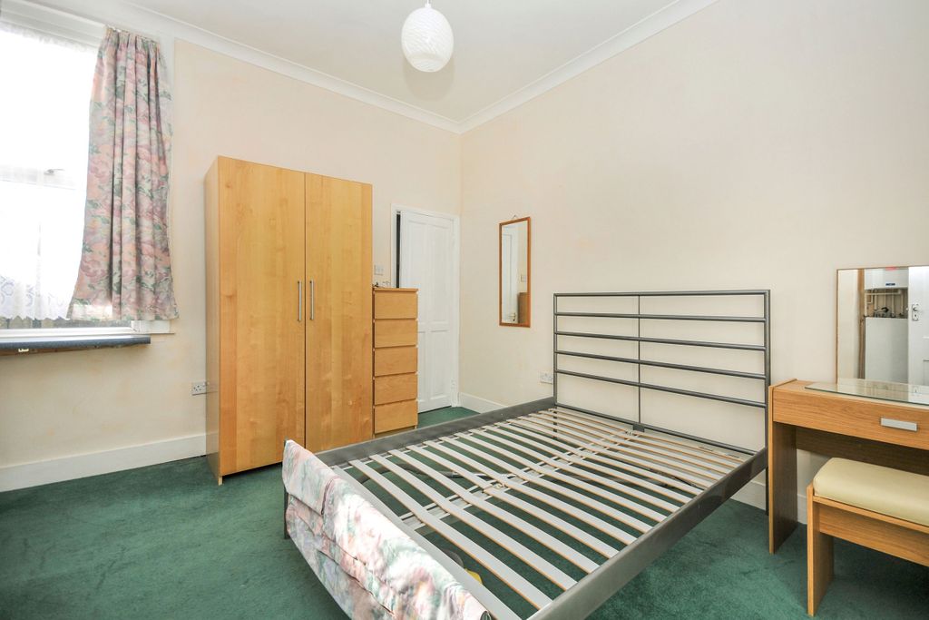 Property photo 3 of 8 Bedroom