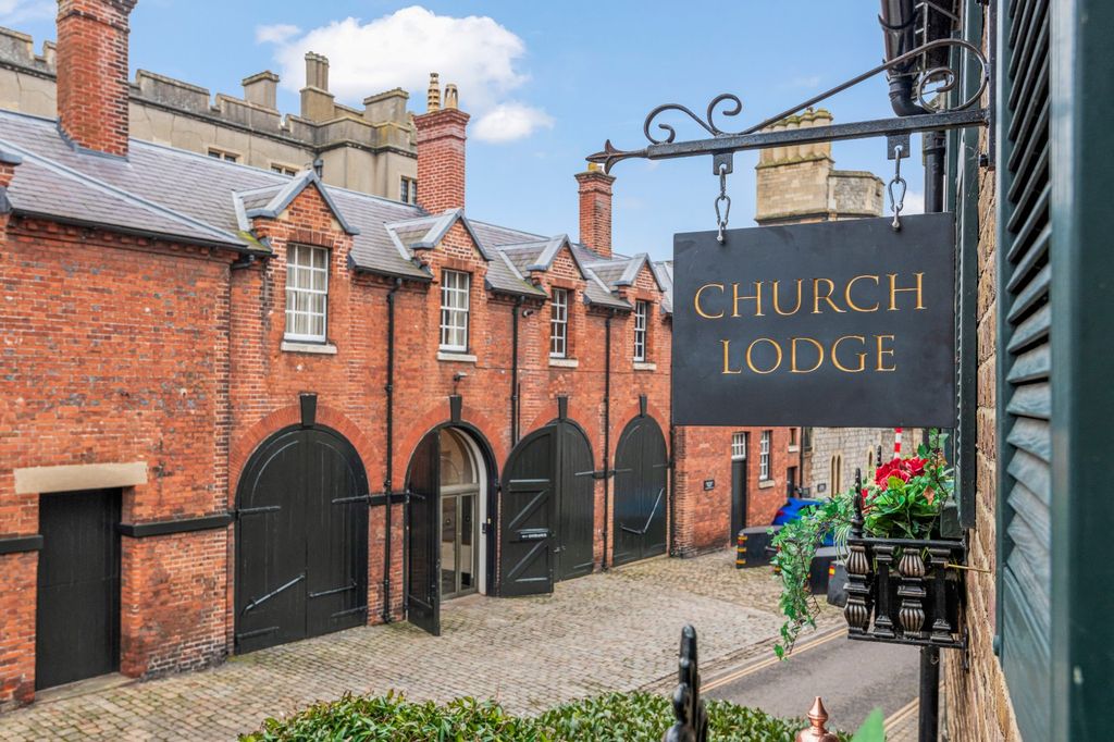 Property photo 1 of 20 St. Albans Street