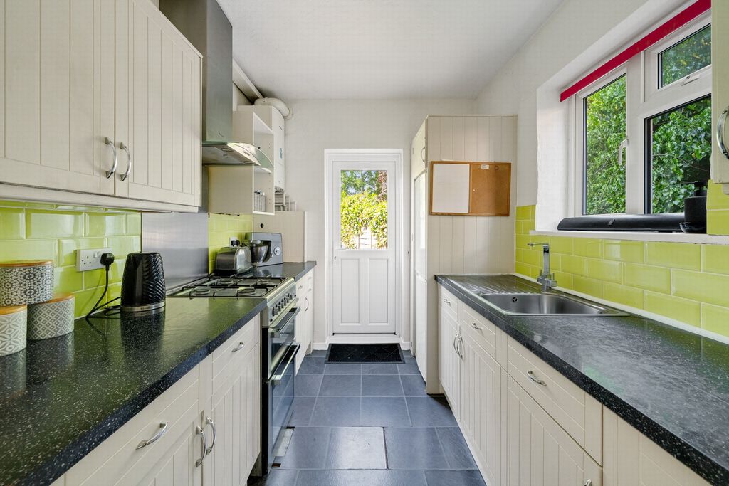 Property photo 2 of 10 Kitchen