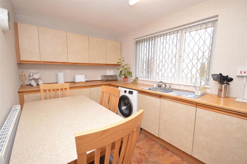 Property photo 3 of 13 Kitchen