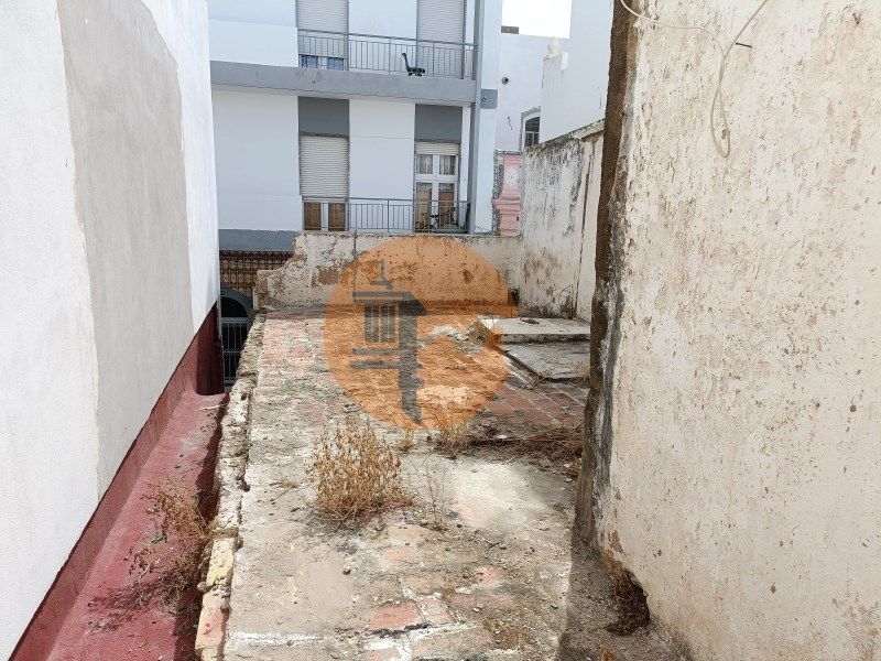 Property photo 2 of 27