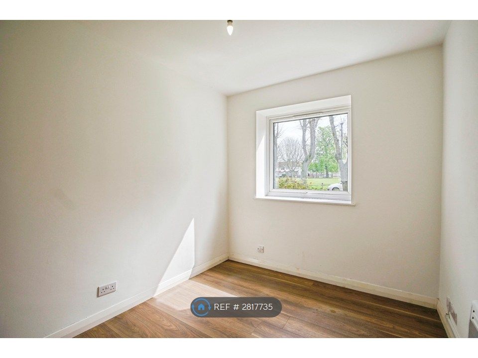 Property photo 3 of 35