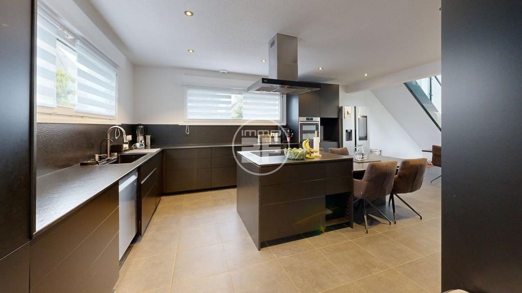 Property photo 3 of 35