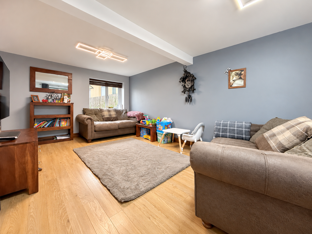 Property photo 2 of 21 0D67CD5C-A564-4E7F-B373-1A37Ffcaddfe