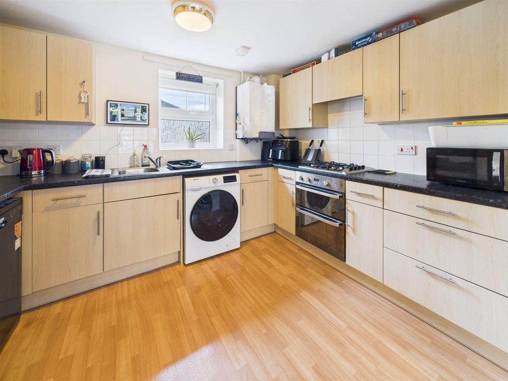 Property photo 3 of 11