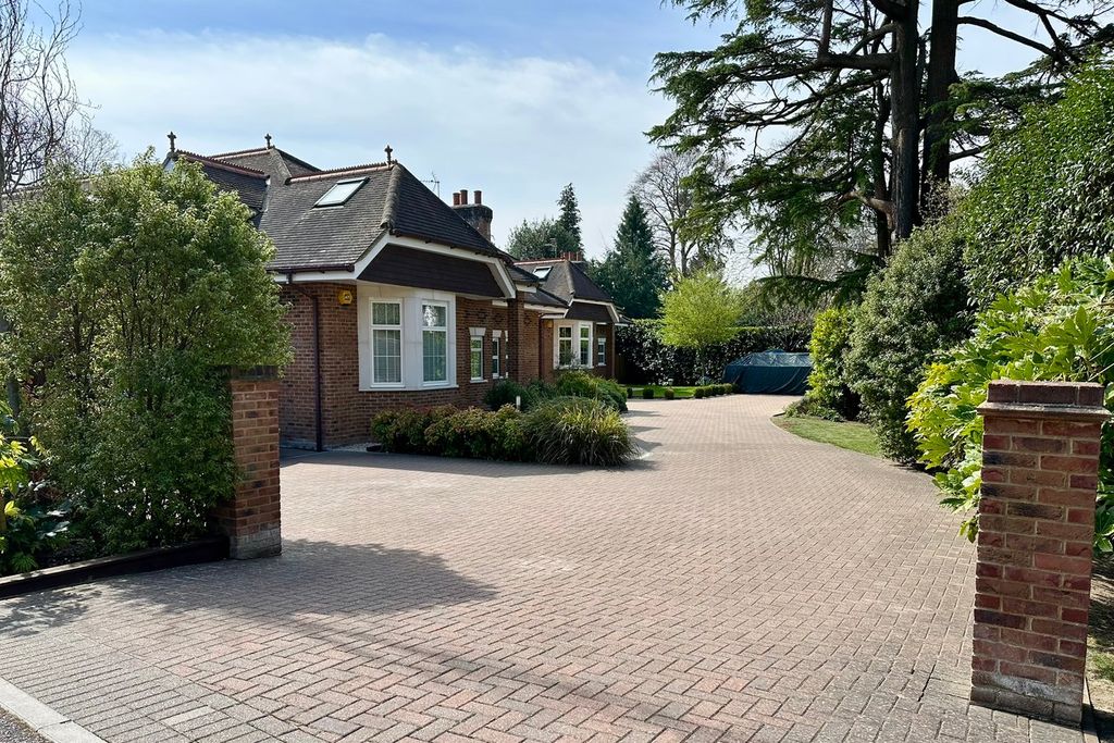 Property photo 1 of 32