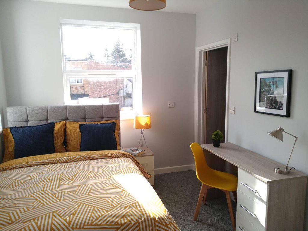 Property photo 1 of 7 Liberal House Room 6.Jpg