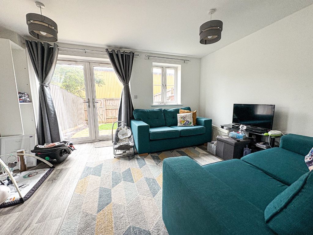 Property photo 2 of 10 4535812