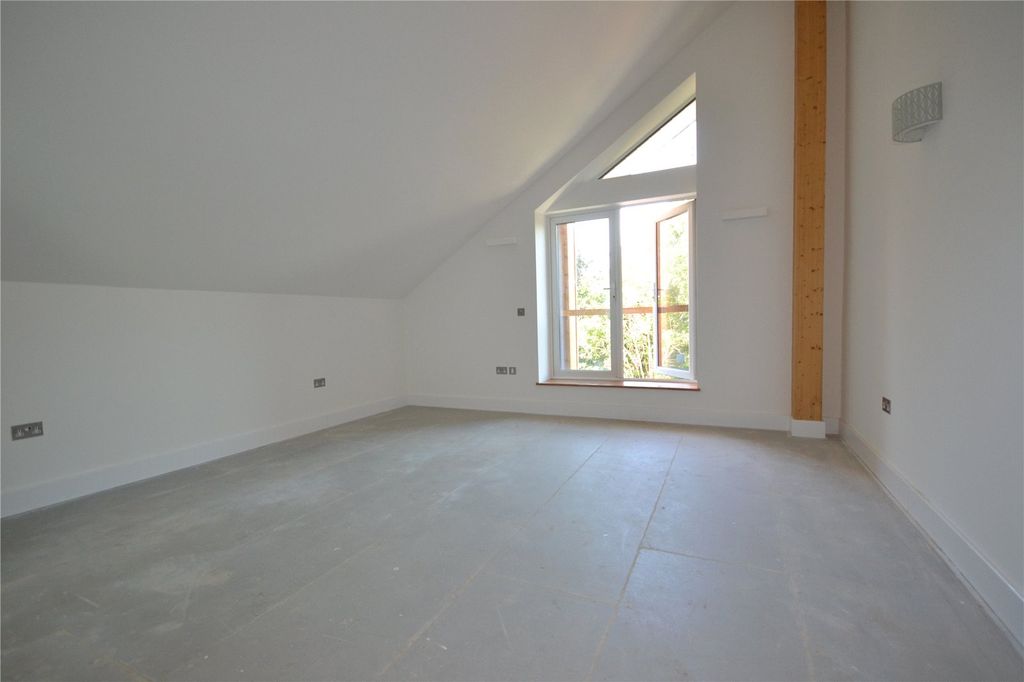 Property photo 3 of 11 Primary Bedroom