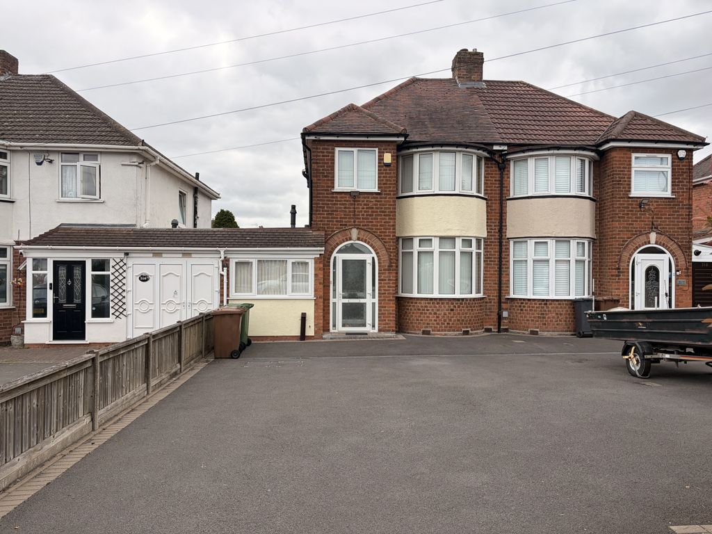 Property photo 1 of 20 Immaculate Extended Three-Bedroom Family Home To Let