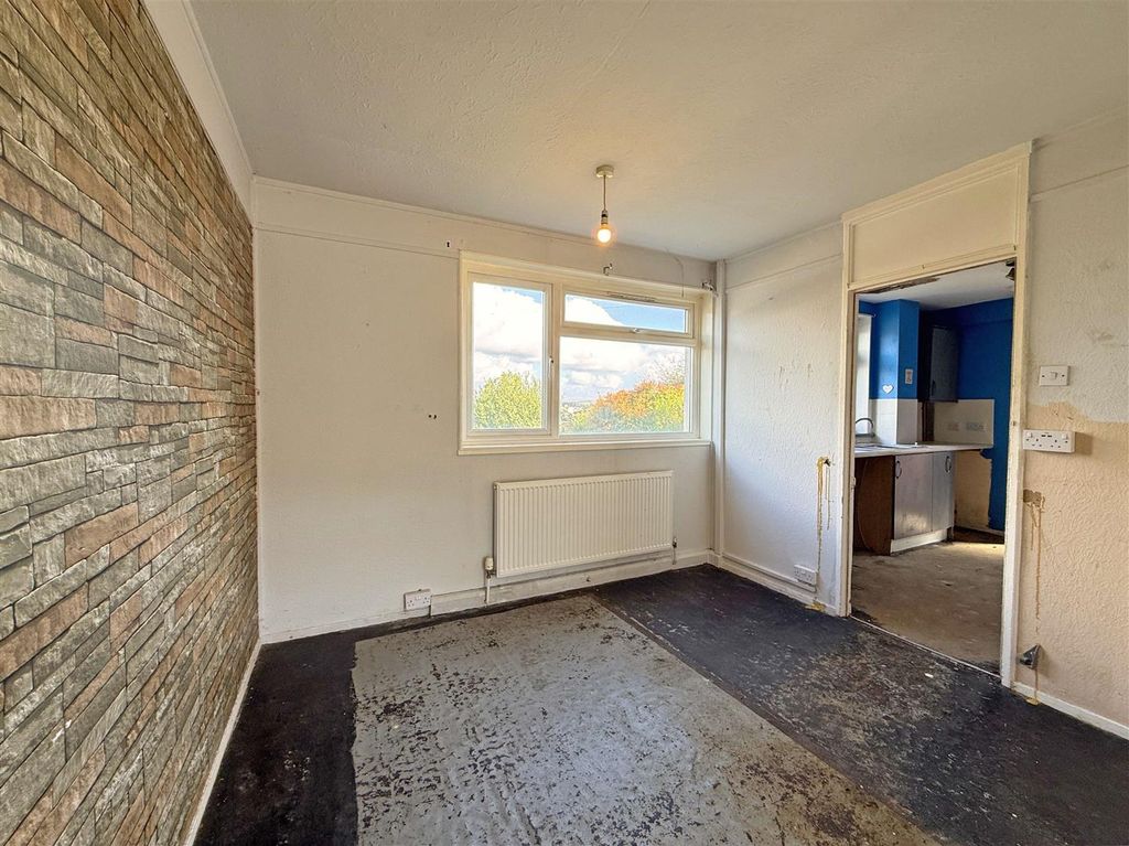 Property photo 3 of 11 Kings Tamerton Road 192 - Dining.Jpg