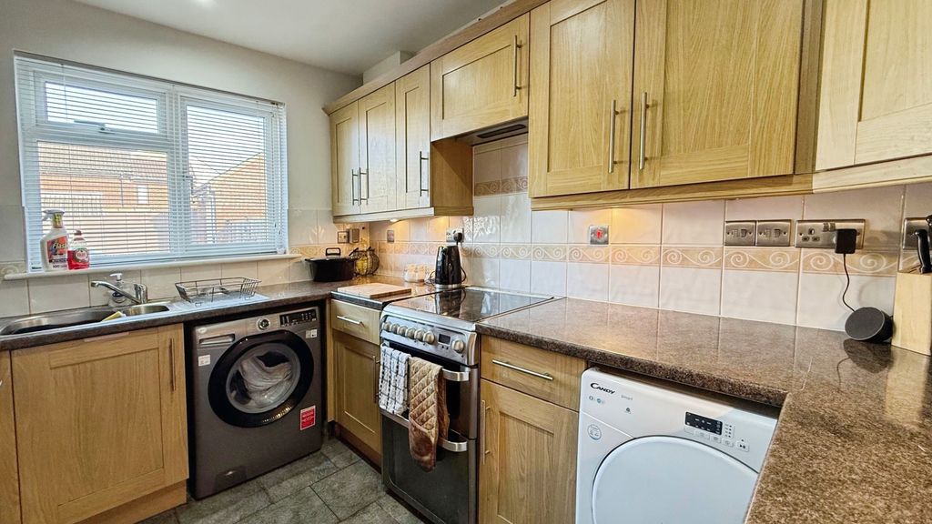 Property photo 3 of 14 Kitchen