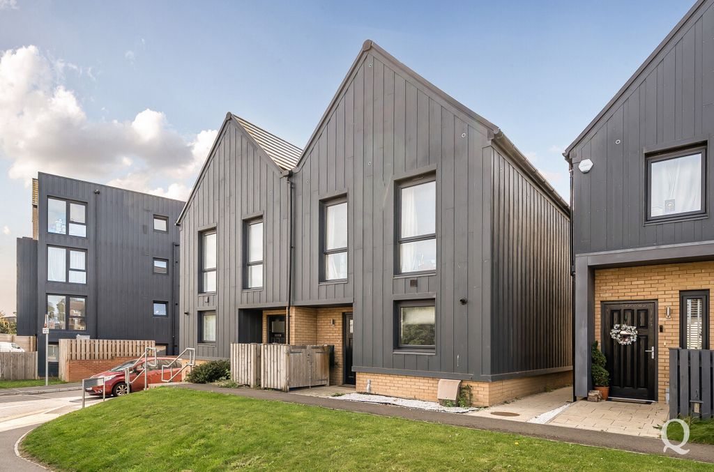 Property photo 1 of 24 F20Cf7Fb-98c2-41A...