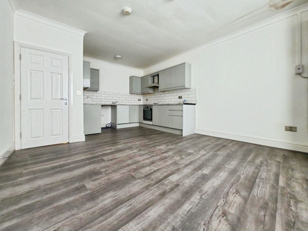 Property photo 2 of 7 Living Space