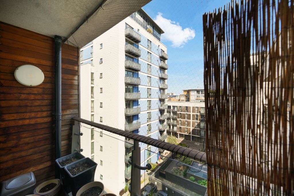 Property photo 3 of 7 Flat 52, 197 Long Lane - Bpzm927Ysxlhi74Ydbi9