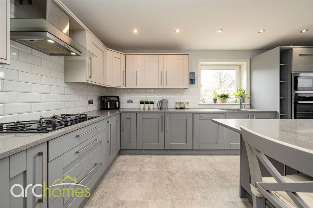 Property photo 3 of 47 Thorn Lea-21.Jpg
