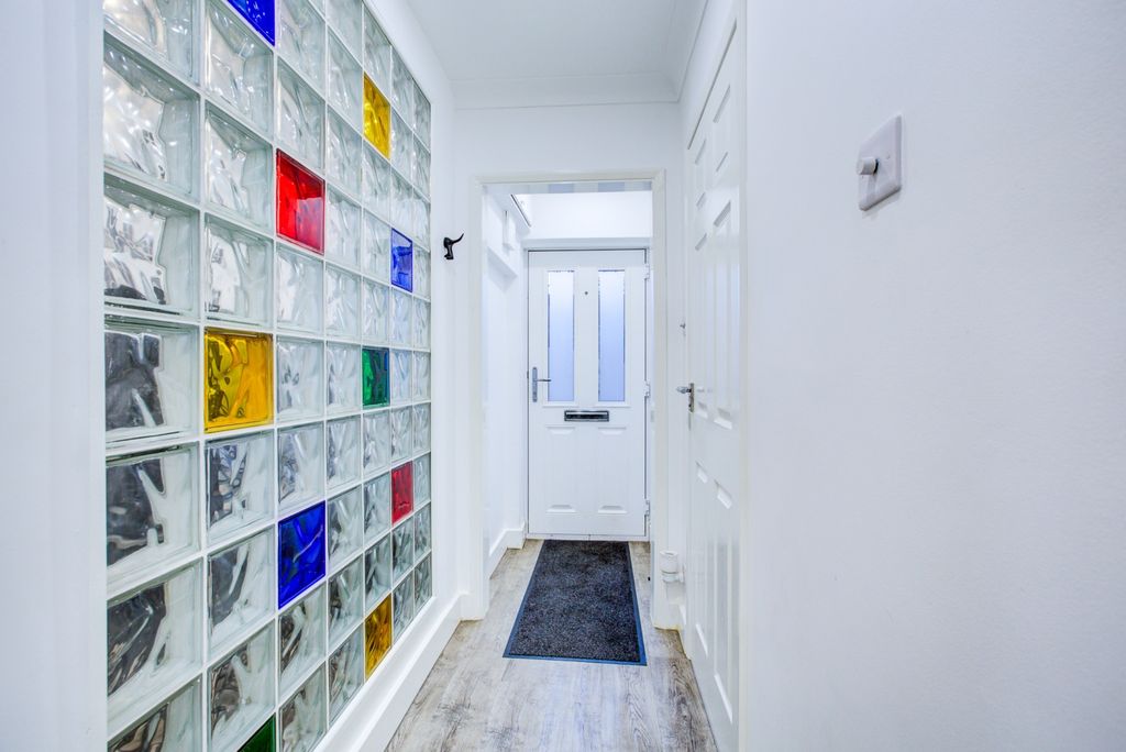 Property photo 3 of 25 Hallway