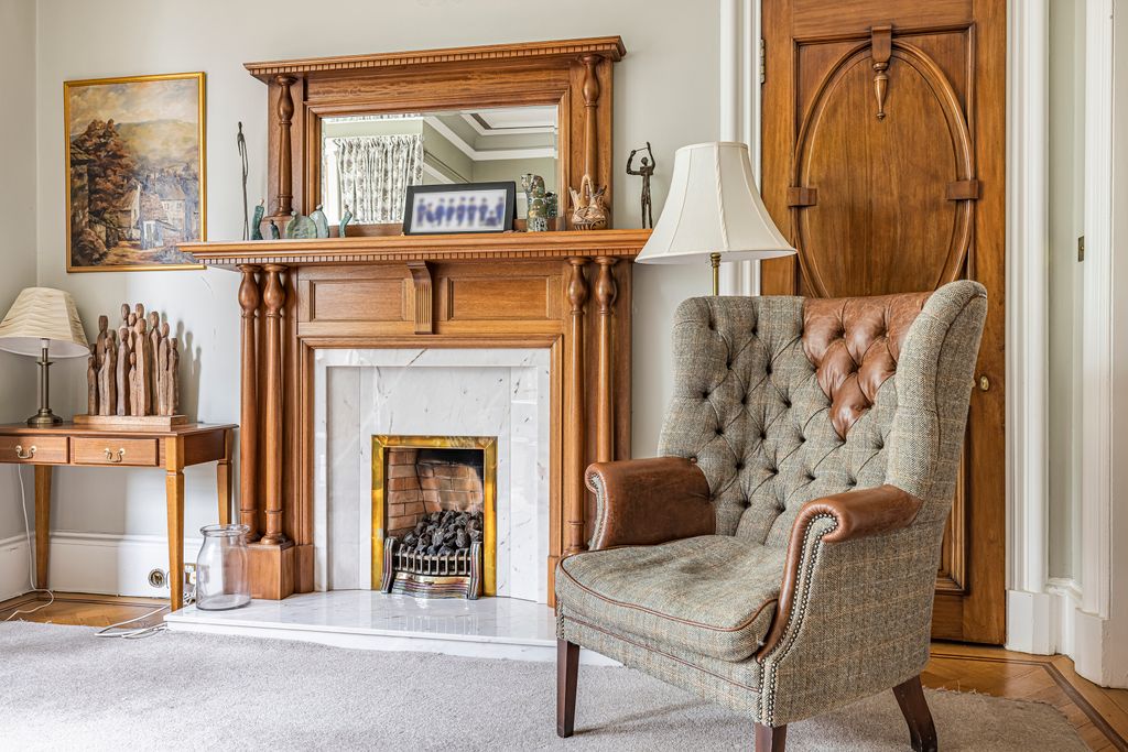 Property photo 3 of 40 18-Print-3A Cleveden Drive_4