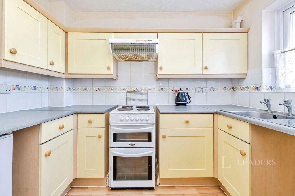 Property photo 2 of 10 Kitchen