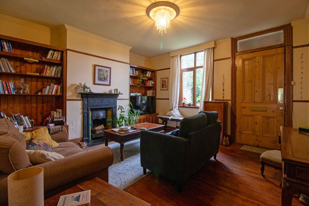 Property photo 2 of 26