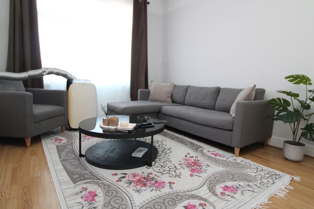 Property photo 1 of 7 Lovely 3 Bedroom Flat