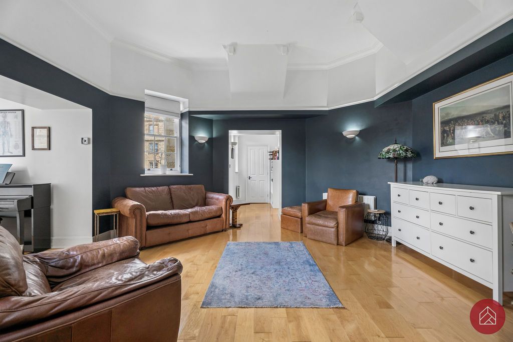 Property photo 3 of 21 Sitting Room