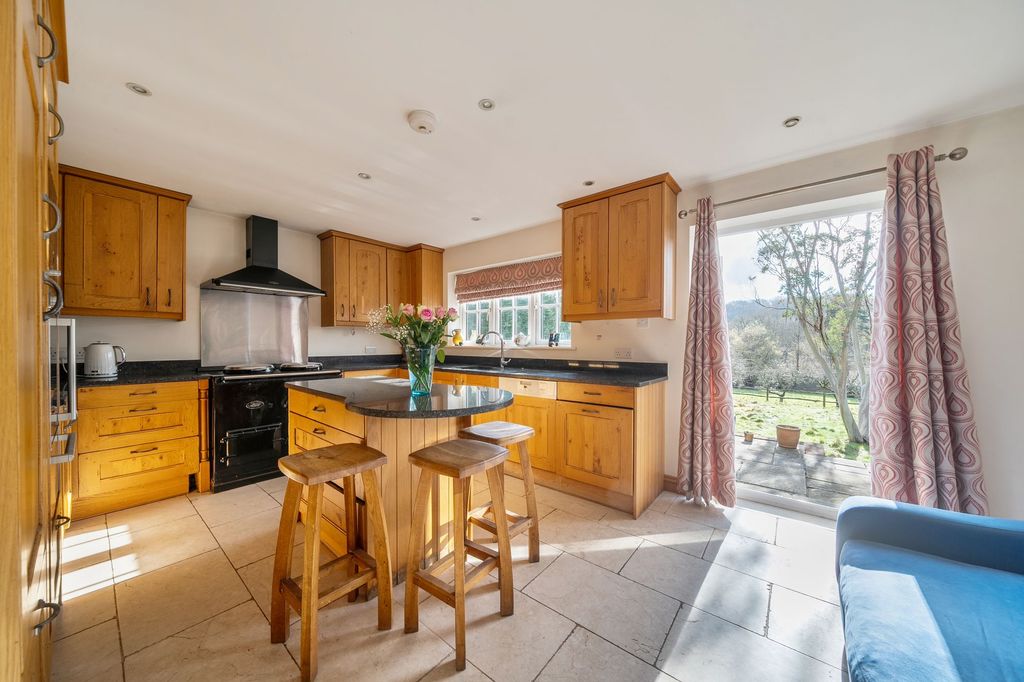 Property photo 2 of 19 Kitchen/ Breakfast Room