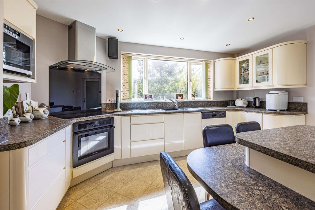 Property photo 3 of 24