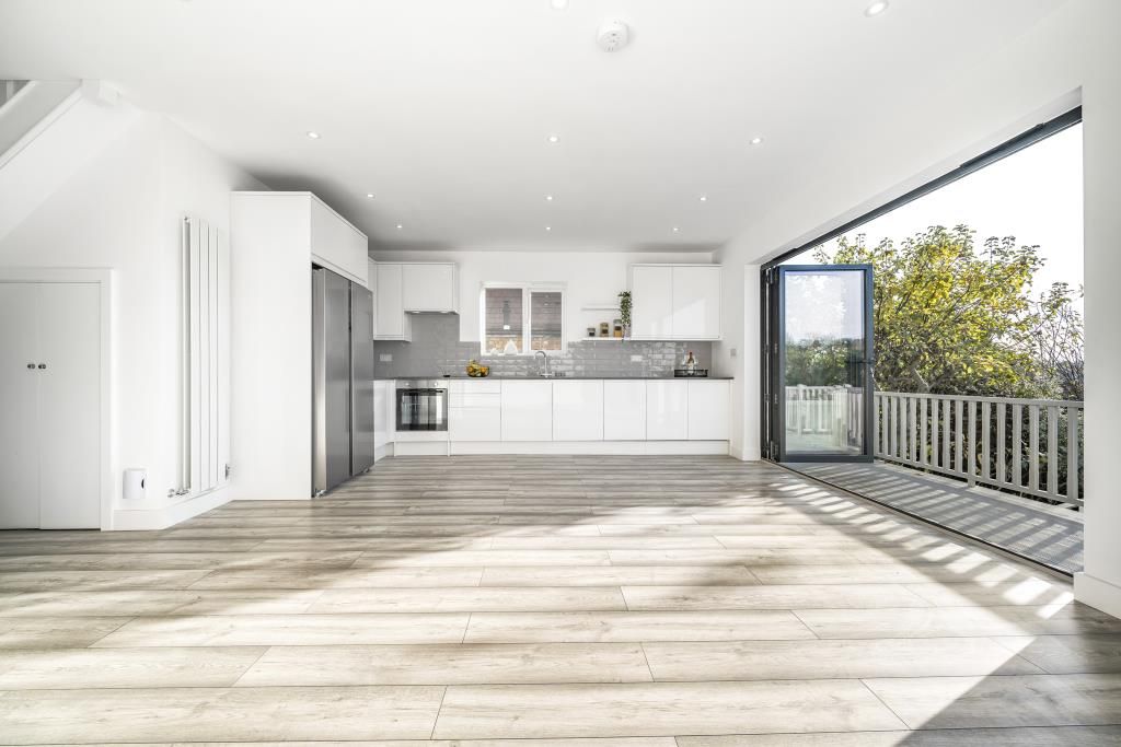 Property photo 1 of 11 Kitchen