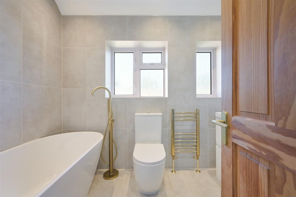 Property photo 2 of 19 Weldon Way (15).Jpg