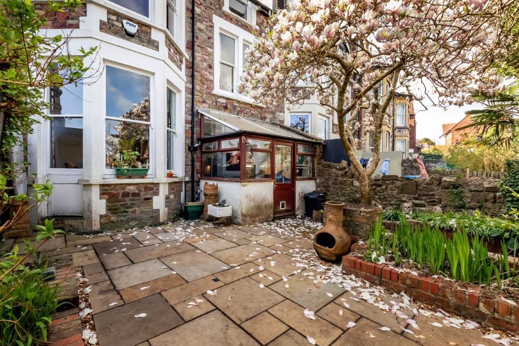 Property photo 2 of 14 Garden