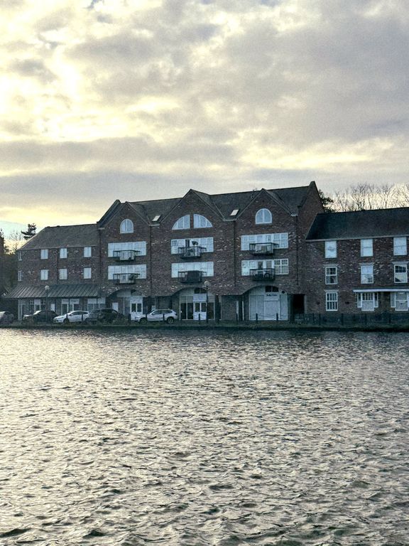 Property photo 2 of 27