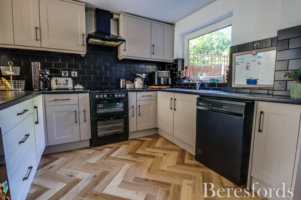 Property photo 2 of 17 Picture No. 02