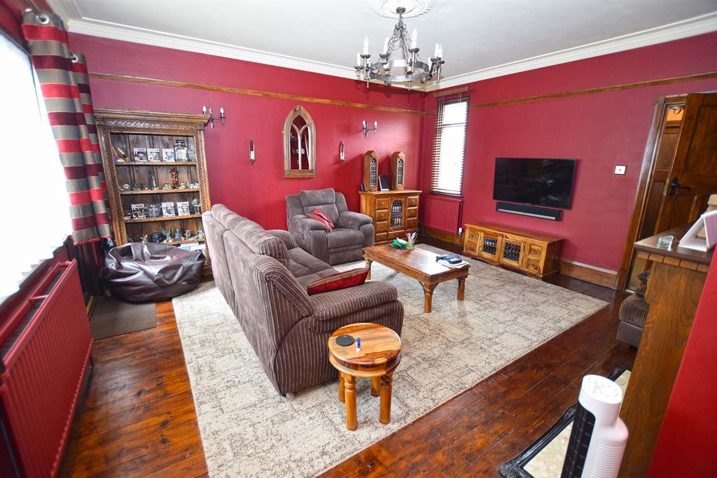 Property photo 3 of 28 Lounge