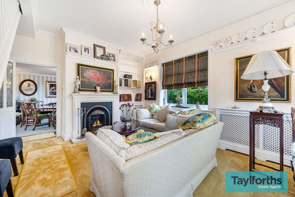 Property photo 3 of 34