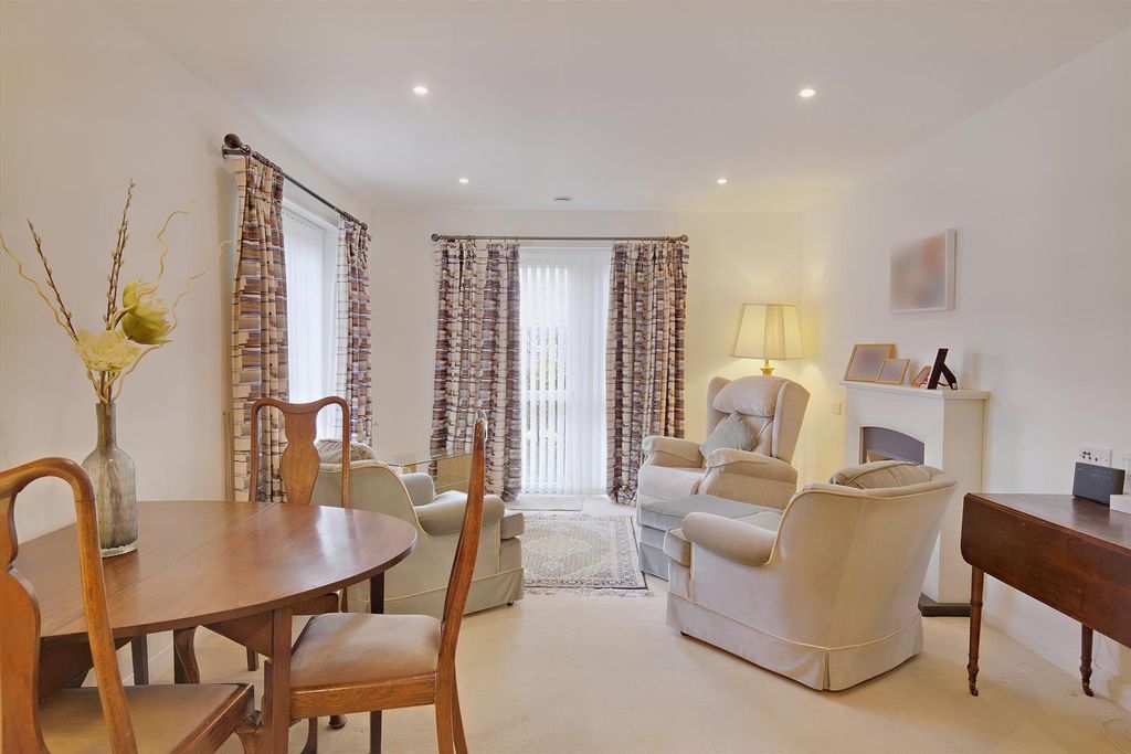 Property photo 1 of 28 8575784-Interior07-800.Jpg